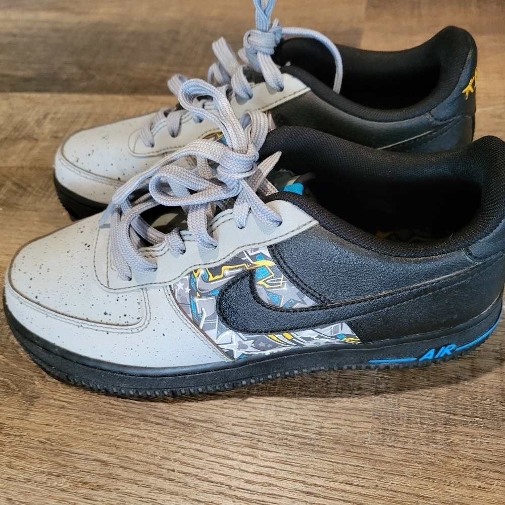 Mans Nike Air Force Black and Gray Sneakers - Picture 4 of 7
